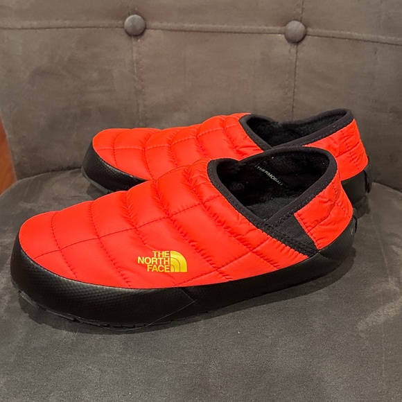 Women’s EUC The North Face Thermoball Traction Mule V Slippers 7 - Picture 2 of 5